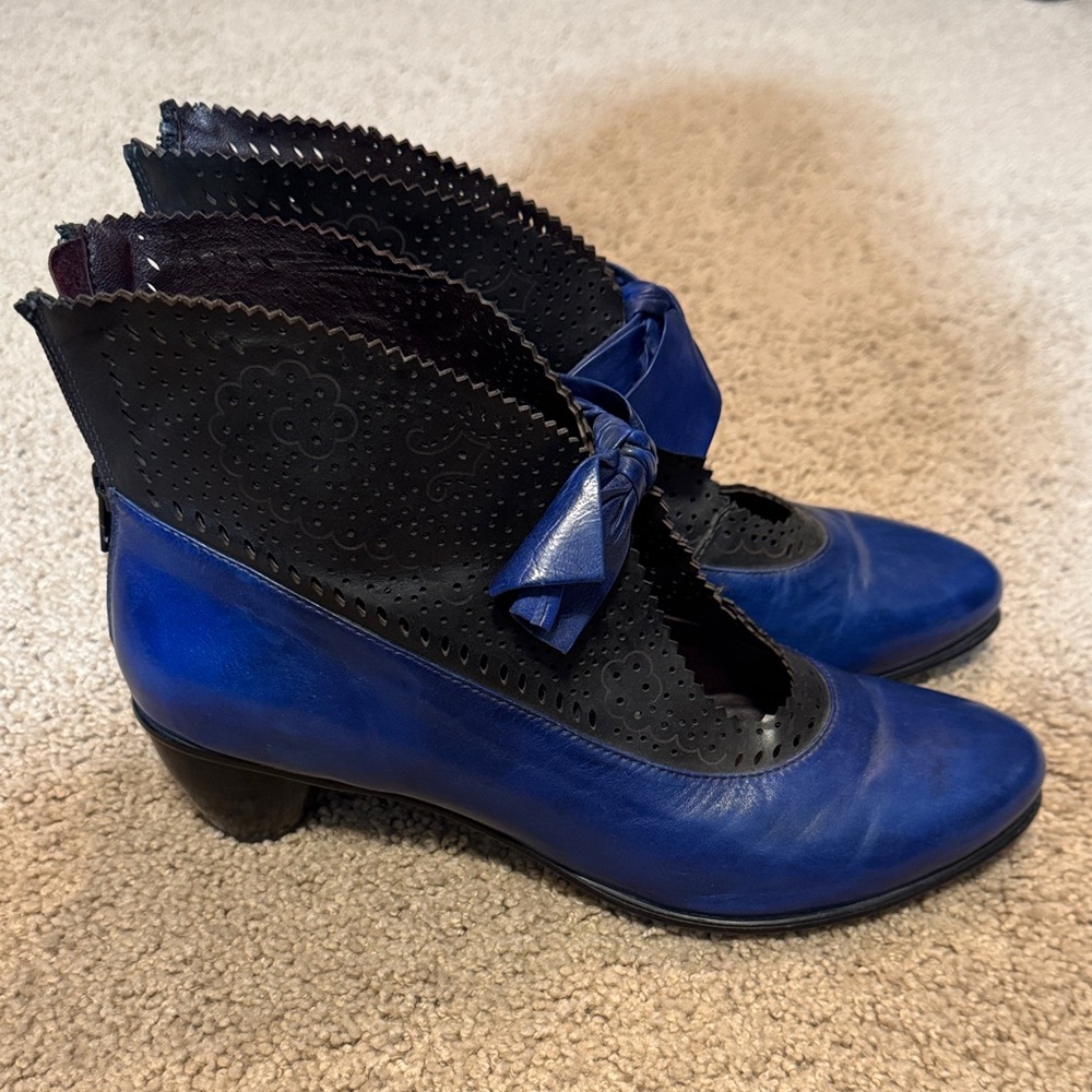 Chic Blue Leather Heeled Boots